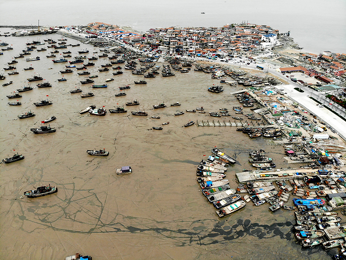 Hundreds of fish boats go back to the Lianyungang port for summer fishing moratorium in Lianyungang,Jiangsu,China on 29th April, 2021 Hundreds of fish boats go back to the Lianyungang port for summer fishing moratorium in Lianyungang,Jiangsu,China on 29th April, 2021. Photo by TPG cnsphotos 