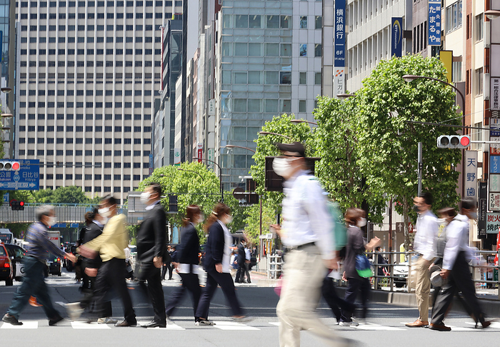 Japan s average jobless rate in the last fiscal year stood 2.9 percent, up 0.6 percent April 30, 2021, Tokyo, Japan   People cross the road in Tokyo on Friday, April 30, 2021. Japan s average jobless rate in the last fiscal year ended March stood at 2.9 percent, up 0.6 percent from previous fiscal year amid outbreak of the new coronavirus, the government announced on April 30.     Photo by Yoshio Tsunoda AFLO 