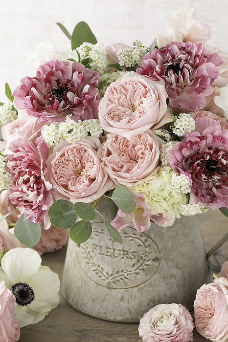 Pink roses and ranunculus Rose  Mariko 
