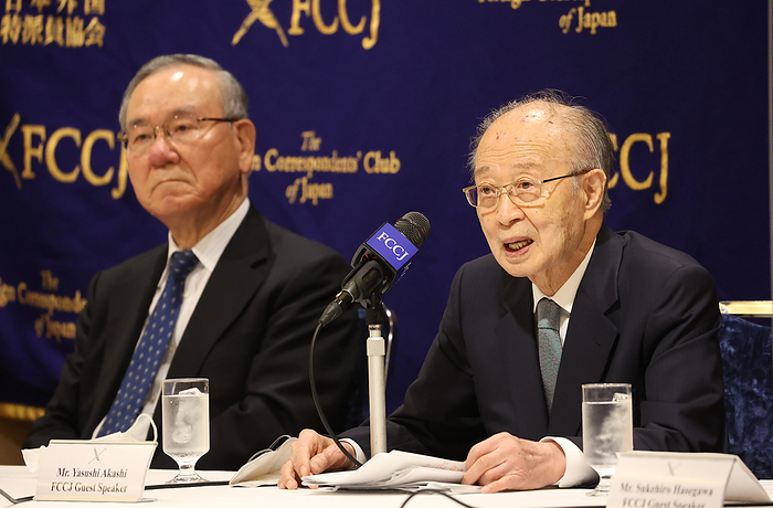 Former special representative of UN Secretary General Yasushi Akashi holds a press conference for Myanmar situation April 30, 2021, Tokyo, Japan   Yasushi Akashi  R , former special representative of the United Nations  UN  Secretary General and Kenzo Oshima  L , former Japanese ambassador to the UN hold a press conference at the Foreign Correspondents  Club of Japan in Tokyo on Friday, April 30, 2021. Akashi, Oshima and other members offered advisory statement for Japanese government to further strengthen its diplomatic efforts to stabilize Myanmar situation.     Photo by Yoshio Tsunoda AFLO  