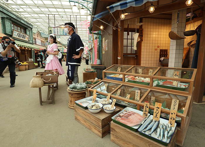 Seibuen Yuenchi Renewed Media Preview May 18, 2021, Tokorozawa, Japan   An actor performs as a fishmonger at the renovated Seibuen amusement park which has the  Showa Retro , post WWII period atmosphere shopping arcade at a press preview in Tokorozawa, suburban Tokyo on Tuesday, May 18, 2021. Seibuen amusement park, closed temporarily last year for fully renovation, will reopen on May 19 with the new attractions.      Photo by Yoshio Tsunoda AFLO  