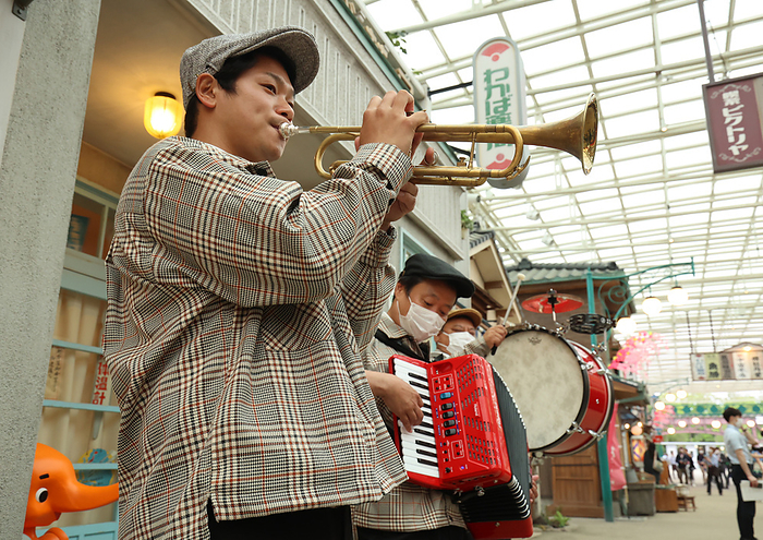 Seibuen Yuenchi Renewed Media Preview May 18, 2021, Tokorozawa, Japan   Actors perform as street band members at the renovated Seibuen amusement park which has the  Showa Retro , post WWII period atmosphere shopping arcade at a press preview in Tokorozawa, suburban Tokyo on Tuesday, May 18, 2021. Seibuen amusement park, closed temporarily last year for fully renovation, will reopen on May 19 with the new attractions.      Photo by Yoshio Tsunoda AFLO  
