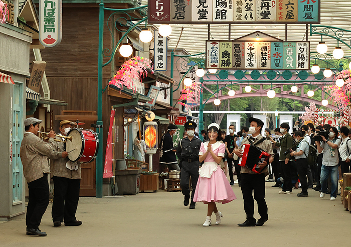 Seibuen Yuenchi Renewed Media Preview May 18, 2021, Tokorozawa, Japan   Actors perform as street band members and a waitress at the renovated Seibuen amusement park which has the  Showa Retro , post WWII period atmosphere shopping arcade at a press preview in Tokorozawa, suburban Tokyo on Tuesday, May 18, 2021. Seibuen amusement park, closed temporarily last year for fully renovation, will reopen on May 19 with the new attractions.      Photo by Yoshio Tsunoda AFLO  