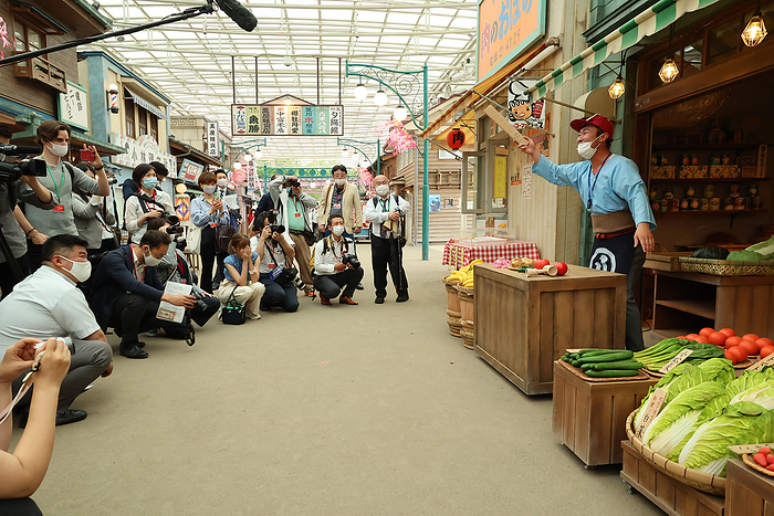 Seibuen Yuenchi Renewed Media Preview May 18, 2021, Tokorozawa, Japan   An actor performs as a greengrocer before press at the renovated Seibuen amusement park which has the  Showa Retro , post WWII period atmosphere shopping arcade at a press preview in Tokorozawa, suburban Tokyo on Tuesday, May 18, 2021. Seibuen amusement park, closed temporarily last year for fully renovation, will reopen on May 19 with the new attractions.      Photo by Yoshio Tsunoda AFLO  