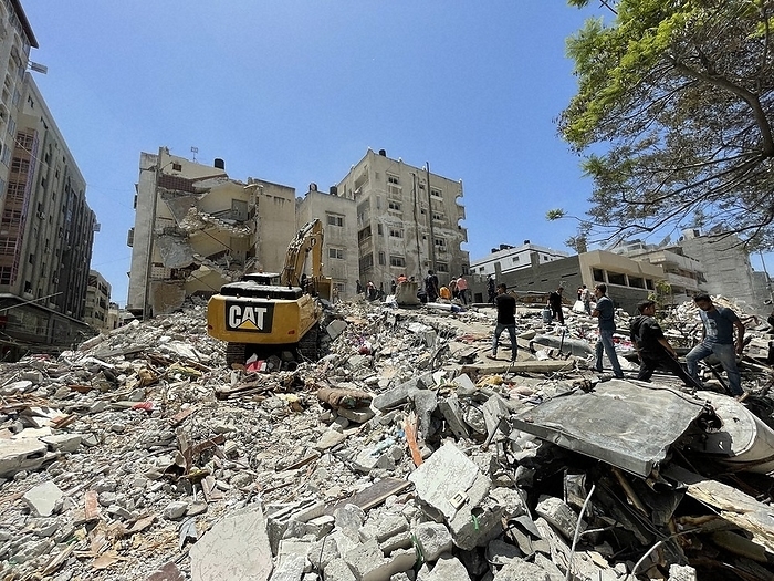 Israeli Palestinian Clashes Intensify, Gaza Airstrikes Continue Firefighters search for survivors in the rubble after an Israeli airstrike destroyed a house, in Gaza City, Palestinian Territories, May 16, 2021, at 0:55 p.m.  Photo by Koji Miki 