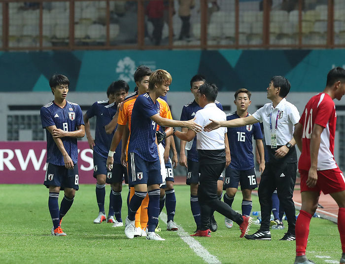 2018 Asian Games Soccer Men Tokyo:Japan under 21 men s soccer coach Kazu Moriyasu  right  shakes hands with defender Koh Itakura  middle, Sendai  and other members of the Japan under 21 national team after winning their first match at the Asian Games. Japan under 21 national football team. under 21 Japan national football team. under 21 Japan national football team. under 21 Japan national football team. under 21 Japan national football team. under 21 Japan national football team. under 21 Japan national football team.  23 Nepal national team. Yosuke Kimura, Tokyo Photography Department . Photo taken on August 14, 2018.