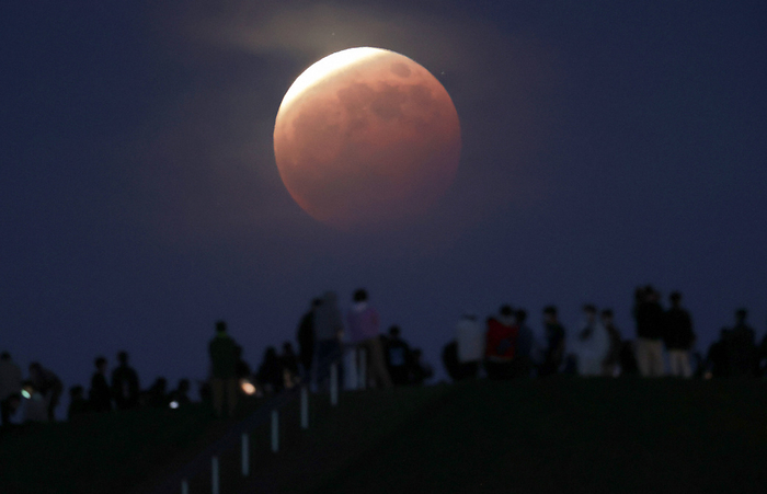 Supermoon Total Lunar Eclipse Observed Around the World People observing the lunar eclipse as it progresses moment by moment at Moerenuma Park in Sapporo s Higashi Ward at 7:56 p.m. on May 26, 2021  photo by Taichi Kaizuka .