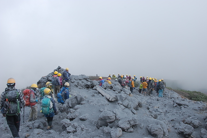 Mt. Ontake erupts Climbers are injured. Mount Ontake  3067 meters , which straddles Nagano and Gifu prefectures, erupts on September 27, 2014.