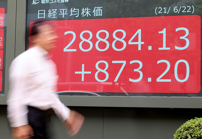 Japane s share prices rose 873.20 yen at the Tokyo Stock Exchange June 22, 2021, Tokyo, Japan   A pedestrian passes before a share prices board in Tokyo on Tuesday, June 22 2021. Japan s share prices soared 873.20 yen to close at 28,884.13 yen at the Tokyo Stock Exchange.     Photo by Yoshio Tsunoda AFLO 