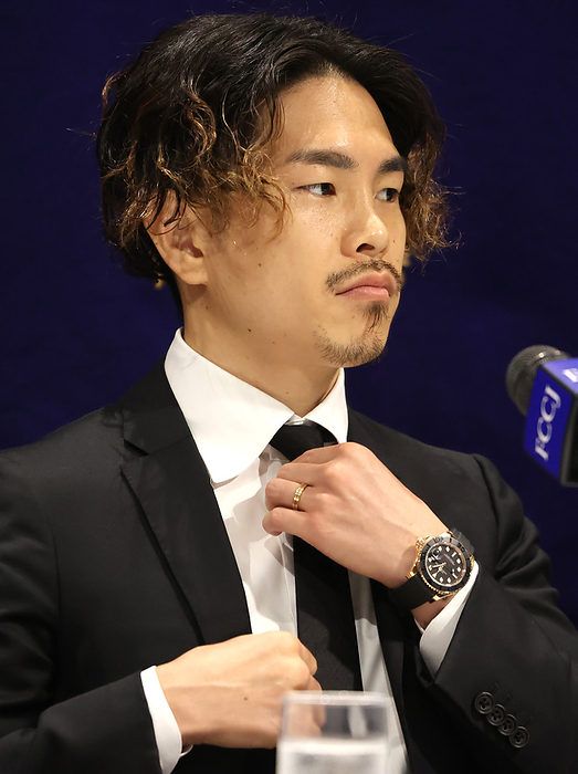 WBO Super flyweight champion Kazuto Ioka holds a press conference  June 25, 2021, Tokyo, Japan   World Boxing Organization  WBO  super flyweight champion Kazuto Ioka adjusts his tie as he speaks at the Foreign Correspondents  Club of Japan in Tokyo on Friday, June 25, 2021. Japan Boxing Commission  JBC  found positive for drug after the December title bout and informed the police as marijuana was detected in his urine. JBC apologized Ioka later as another sample was negative at a doping test and their handling of urine sample was wrong way.     Photo by Yoshio Tsunoda AFLO  