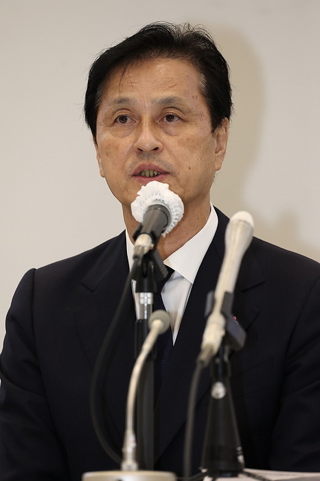 President Sugiyama resigns over inspection irregularities at Mitsubishi Electric Takeshi Sugiyama, president of Mitsubishi Electric Corp., announces his resignation at a press conference on the issue of improper inspection of air conditioning units for railroad cars on July 2, 2009.