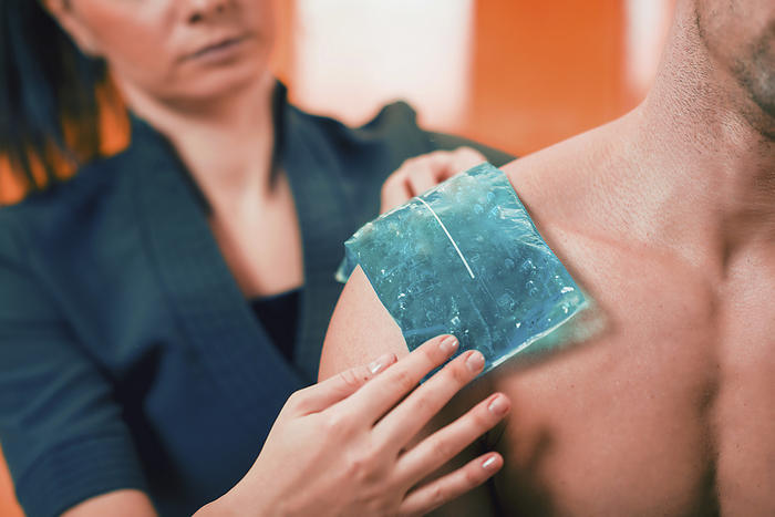 Ice pack on painful shoulder Ice pack on painful shoulder., Photo by MICROGEN IMAGES SCIENCE PHOTO LIBRARY