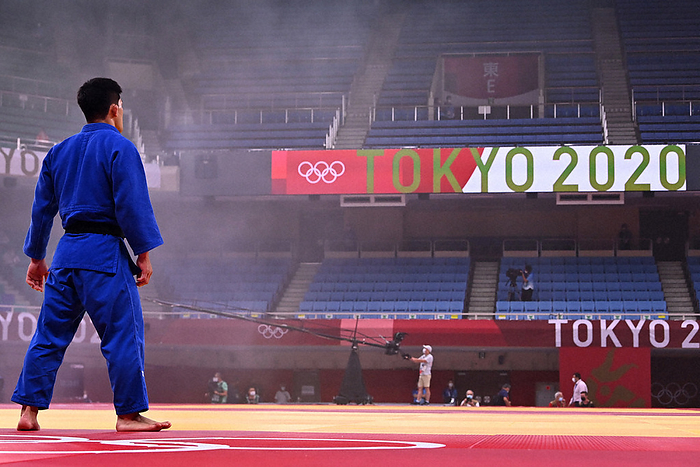 2020 Tokyo Olympics Judo Men s 78kg Class Shohei Ohno, a member of the men s 78 kilogram judo team, looks up at the empty auditorium after finishing his pre game practice. On this day, he won the final and the gold medal at the Nippon Budokan on July 26, 2021.