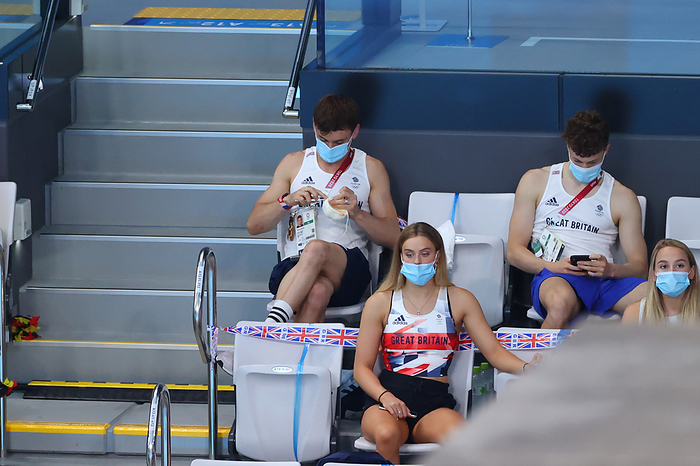 2020 Tokyo Olympics Women s 10m High Jump Qualifying Daly knitting Tom Daley  GBR  is knitting as he watches the diving, AUGUST 4, 2021   Diving : Women s 10m Platform Preliminary during the Tokyo 2020 Olympic Games at the Tokyo Aquatics Centre in Tokyo, Japan.  Photo by YUTAKA AFLO SPORT 