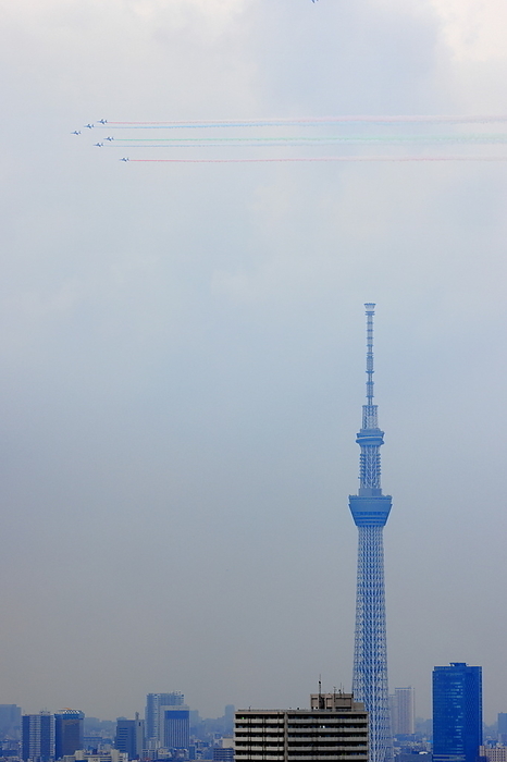2020 Tokyo Paralympics Blue Impulse Exhibition Flight Blue Impulse, AUGUST 24, 2021 : The Japanese Air Self Defense Force s Blue Impulse aerobatic team flies over the central Tokyo ahead of the Tokyo 2020 Paralympic Games opening ceremony in Tokyo, Japan.  Photo by Naoki Nishimura AFLO SPORT 