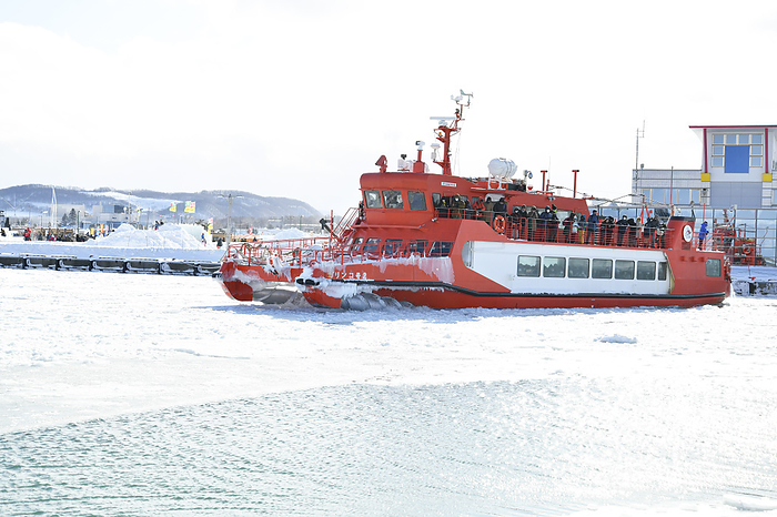 The Garinko-go II departs from Monbetsu Port.