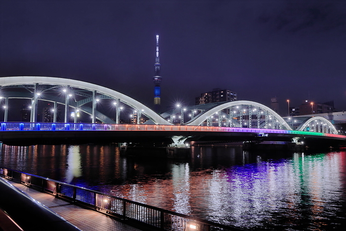 Stable Bridge and Sky Tree lit up in Olympic colors