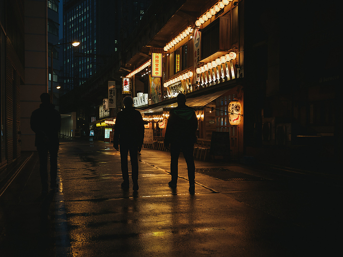 Tokyo, lifestyle during pandemic Pedestrians walk in empty restaurant street on September 3, 2021 in Tokyo, Japan. Japan is under a 5th wave of covid19 with the delta variant. September 03, 2021  Photo by Nicolas Datiche AFLO   JAPAN 