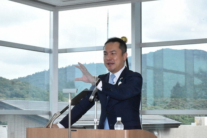 Hidetaka Suzuki officially announces his candidacy from Mie Ward 4 Hidetaka Suzuki officially announces his candidacy from Mie Ward 4 at Jingu Kaikan in Uji Nakanokiri cho, Ise City, September 16, 2021  photo by Go Taniguchi.