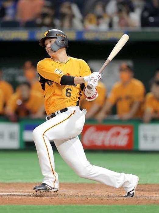 2021 Professional Baseball Giants  Hayato Sakamoto hits a tying homer to left with one out in the 9th inning at Tokyo Dome. Photo taken at Tokyo Dome on September 15, 2021. 