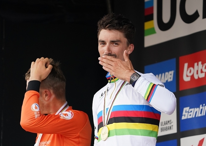 UCI World Championships Road Cycling   Julian Alaphilippe  FRA  celebrates as he crosses the finish line to win the elite men road race of the UCI World Championships Road Cycling Flanders 2021 on Sunday 26 September 2021 at Leuven in Belgium. Photo by SCS Soenar Chamid AFLO  HOLLAND OUT 