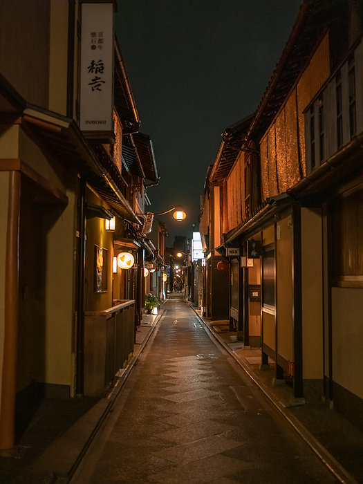 Kyoto, tourism business  An empty street in Pontocho  famous geisha place and night life  on September 25, in Kyoto, Japan. Recently the Mayor of Kyoto issued a declaration, declaring that if fiscal reforms are not carried out immediately, Kyoto City is likely to go bankrupt. September 25, 2021  Photo by Nicolas Datiche AFLO   JAPAN 