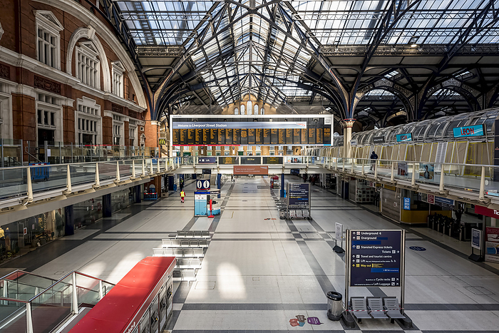 Interior of the Liverpool St Station at morning rush hour during the national lockdown for Covid-19 pandemic; London, England, UK, Photo by Dosfotos / Design Pics