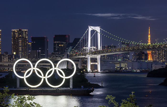 Odaiba 2021 06 13 The Olympic Rings on the waterfront of the Odaiba Marine Park, where Triathlon and Marathon Swimming competitions will be held during the Tokyo 2020 Olympic and Paralympic Games, are lit during the night.  Tokyo, Japan   Photo by Ivo Gonzalez