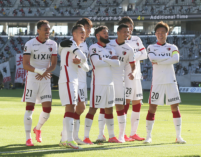 2021 J1 League  FC Tokyo Kashima  Kashima s Kaikki  middle  scores a goal in first half added time and celebrates with  from left  Diego Pituka, Juan Allano, Ueda, skipping one, Sekikawa, Machida, and Migan  Photo by Kentaro Nishiumi  Photo date 20211023