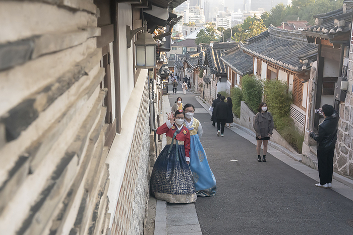 Bukchon Hanok Village in Seoul Bukchon Hanok Village, Oct 24, 2021 : Bukchon Hanok Village in Seoul, South Korea. The Korean traditional village is one of the most popular spots for tourists and locals.  Photo by Lee Jae Won AFLO   SOUTH KOREA 
