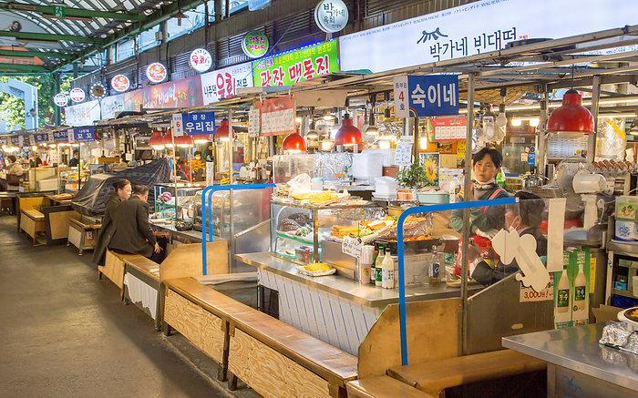 Gwangjang Market in Seoul Gwangjang Market, Oct 25, 2021 : Gwangjang Market in Seoul, South Korea. The market opened in the early 20th century and it is home to many clothing and food stalls. Tourists and locals enjoy traditional Korean cuisine such as Mayak gimbap, Bindae tteok or Nokdu jeon  Mung Bean Pancake , Tteok bokki  Stir fried Rice Cake  and Eomuk  Fish Cake .  Photo by Lee Jae Won AFLO   SOUTH KOREA 