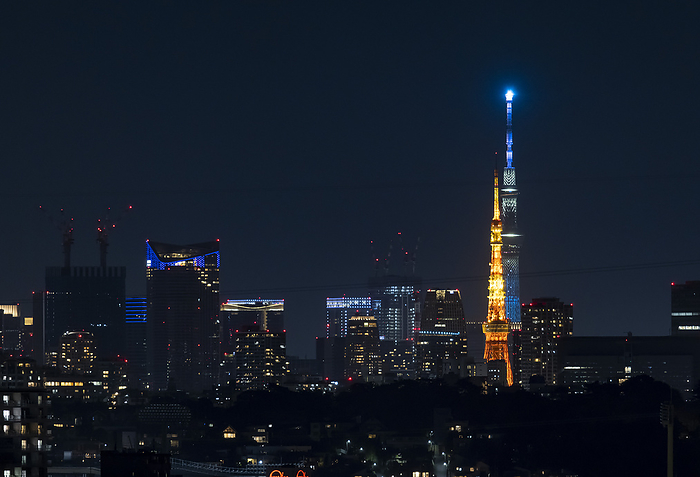 Tokyo Tower and Sky Tree 2021 09 19   Tokyo Tower and Sky Tree with the lights on are seen from Kawasaki, Kanagawa  Japan. Photo by Ivo Gonzalez