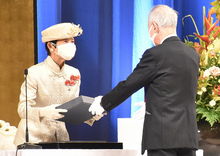 Her Imperial Highness Princess Takamado  left  smiling as she hands over the award. Princess Hisako Takamado  left  smiling as she is handed an award at 1:43 p.m. on November 5, 2021 in Suruga Ward, Shizuoka City.