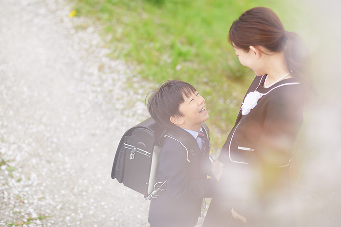 Japanese elementary school boy and his mother facing each other