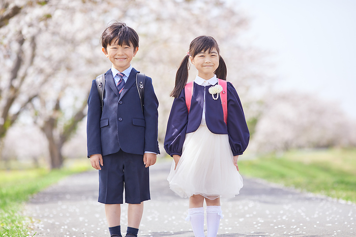 Under the cherry blossoms and Japanese elementary school students