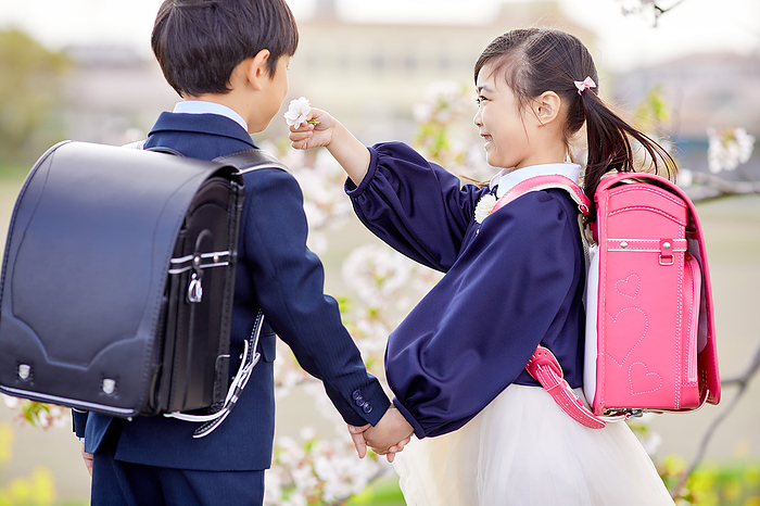 Japanese elementary school students holding hands.