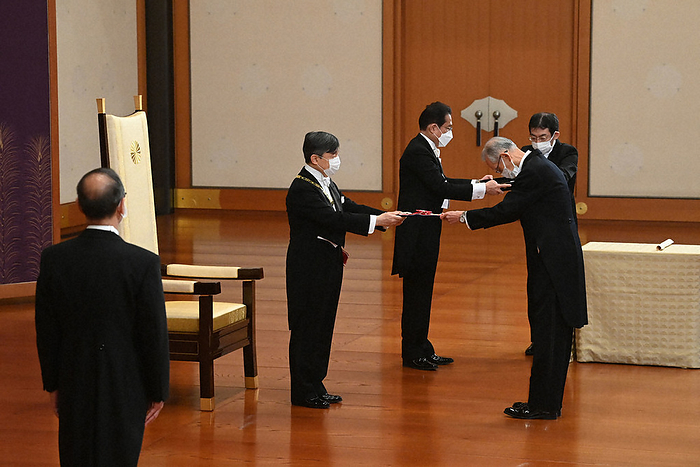 Nobuo Kuroyanagi, former President of Bank of Tokyo Mitsubishi UFJ, receives the Grand Cordon of the Order of the Rising Sun from His Majesty the Emperor Nobuo Kuroyanagi, former President of Bank of Tokyo Mitsubishi UFJ, receives the Grand Cordon of the Order of the Rising Sun from His Majesty the Emperor at the Pine Room, Imperial Palace, November 9, 2021  Representative photo 