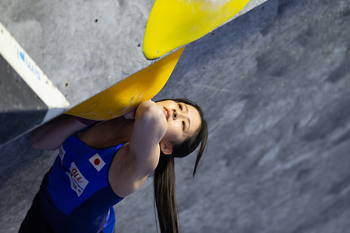 The Sport Climbing Japan Cup 2021  Top of the Top 2021   Hana Koike during the Sport Climbing Japan Cup 2021  Top of the Top 2021  Women s Boulder Final at Katsushika City Sport Climbing Center in Tokyo, Japan, November 23, 2021.  Photo by JMSCA AFLO 