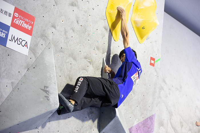 The Sport Climbing Japan Cup 2021  Top of the Top 2021   Zento Murashita during the Sport Climbing Japan Cup 2021  Top of the Top 2021  Men s Boulder Semi final at Katsushika City Sport Climbing Center in Tokyo, Japan, November 23, 2021.  Photo by JMSCA AFLO 