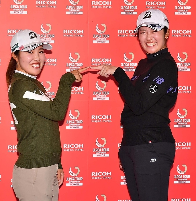 2021 Ricoh Cup Photo Session Ayaka Furue  left  and Moene Inami smile with their fingers together when asked by the photographer to pose for the photo, November 24, 2021, at Miyazaki Country Club.