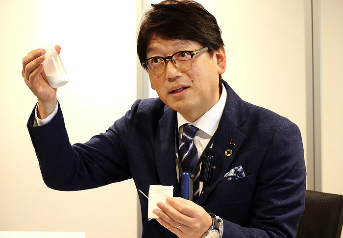 Japan s high tech venture Kaltech announces tghe new desinfectant deodorizer series December 2, 2021, Tokyo, Japan   Japan s high tech venture Kaltech president Junichi Somei displays solution of titanium oxide for the company s new disinfectant deodorizer which decomposes viruses including new coronavirus using the company s photocatalytic technology in Tokyo on Thursday, December 2, 2021. Kaltech, Riken and Nihon Univedrsity School of Medicine confirmed an infectivity suppression effect against airborne new coronavirus using Kaltech s disinfectant deodorizers.       Photo by Yoshio Tsunoda AFLO 