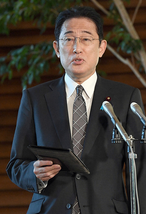 Prime Minister Fumio Kishida reveals that he has instructed the Ministry of Land, Infrastructure, Transport and Tourism to give due consideration to the demand for Japanese nationals to return to their home countries regarding the request to suspend new international flight reservations. Prime Minister Fumio Kishida reveals that he has instructed the Ministry of Land, Infrastructure, Transport and Tourism to give due consideration to the demand for Japanese nationals to return to their home countries in connection with the request to suspend new international flight reservations. Photo by Miki Takeuchi on the morning of December 2.