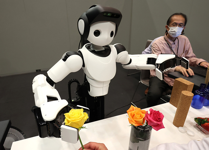 Sony demonstrates the new robot hand at the Sony Technology Day event December 7, 2021, Tokyo, Japan   Japanese electronics giant Sony s humanoid robot grips a single rose for its demonstration for Sony s Technology Day event at Sony s headquarters in Tokyo on Tuesday, December 7, 2021. Sony developed the new manipulator enables to grasp unknown objects using special fingertips which detect signs of object slippage and adjust gripping forces.      Photo by Yoshio Tsunoda AFLO 