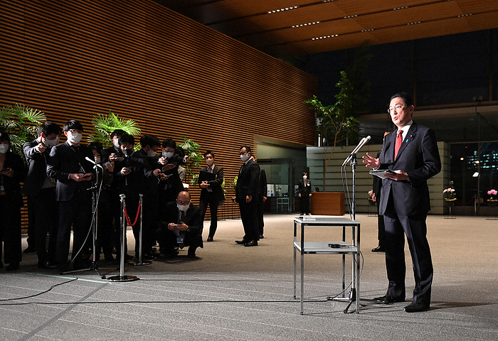Prime Minister Fumio Kishida  right  answers reporters  questions about the confirmation of a citywide infection of the Omicron strain in Osaka. Prime Minister Fumio Kishida  right  answers reporters  questions about the confirmation of a citywide infection of the Omicron strain in Osaka, Japan, at the Prime Minister s official residence in 2021. Photo by Miki Takeuchi, 6:01 p.m., December 22, 2010