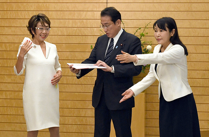 Prime Minister Fumio Kishida  center  receives a proposal from Noriko Nakamura  left , president of the Association for the Creation of a Future for Childcare. On the right is Deputy Prime Minister Masako Mori. Prime Minister Fumio Kishida  center  receives a proposal from Noriko Nakamura  left , head of the Association for the Creation of the Future of Childcare. On the right is Assistant to Prime Minister Masako Mori at the Prime Minister s Office on the afternoon of December 27, 2021. Photo by Miki Takeuchi at 1:23 p.m.