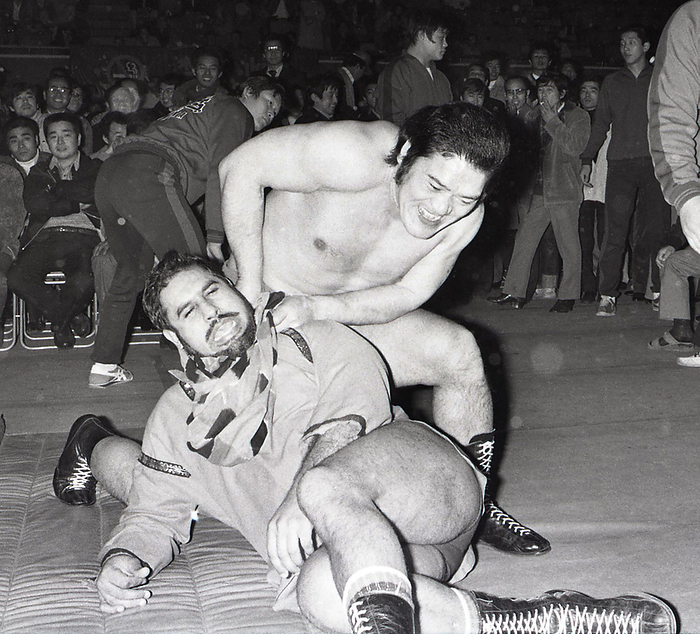1978 New Japan Pro Wrestling January 11, 1978, New Japan Pro Wrestling: Strong Kobayashi attacks Tiger Jet Singh as he enters and chokes him with a turban at Yokohama City Cultural Gymnasium.