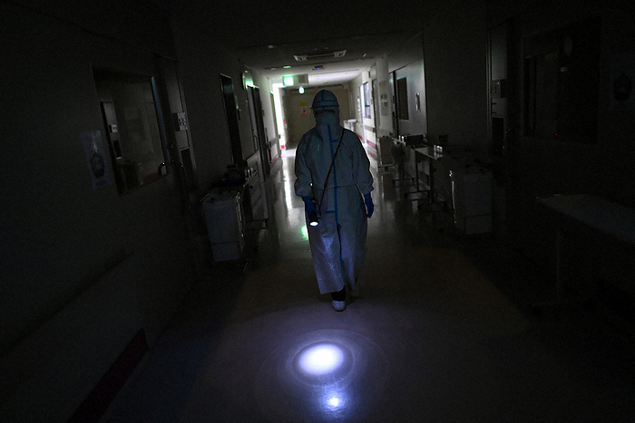 A nurse goes around a hospital room to check on a patient s condition. A nurse visits a patient s room to check on the patient s condition at 3:00 a.m. on January 1, 2022, at Hanwa Daini Hospital in Sumiyoshi Ward, Osaka City. Photo by Rei Kubo, 29 minutes.