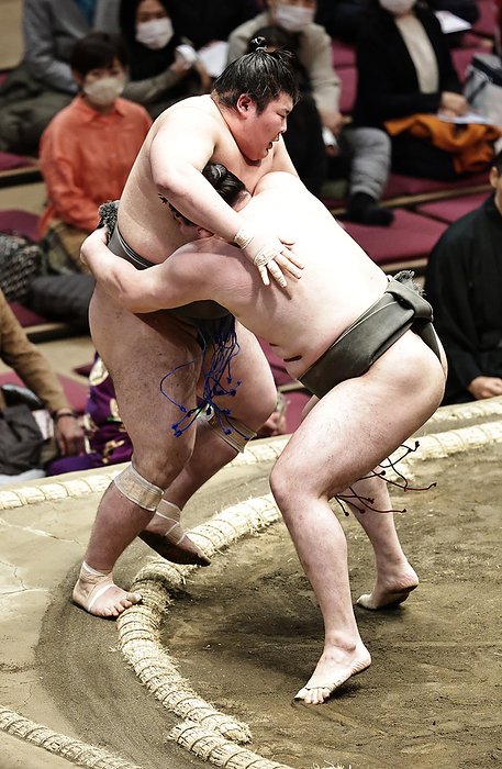 Grand Sumo Tournament, Day 5 Ryuden defeats Atami Fuji  left  by a takedown   20 January 13, 2010 date taken 20220113 place taken Ryogoku Kokugikan