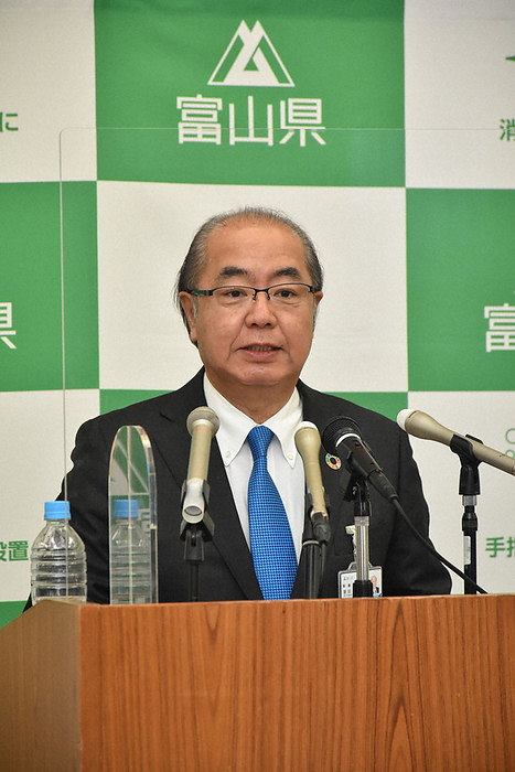 Governor Hachiro Nitta revealed the possibility of requesting action restrictions again if the infection with the Omicron strain spreads in Toyama Prefecture. Governor Hachiro Nitta, who revealed the possibility of requesting action restrictions again if the Omicron strain spreads in Toyama Prefecture, at the prefectural office in Shinso Kawari, Toyama City, in 2022. Photo by Kenta Sunaochi, 1:29 p.m., January 18, 2010