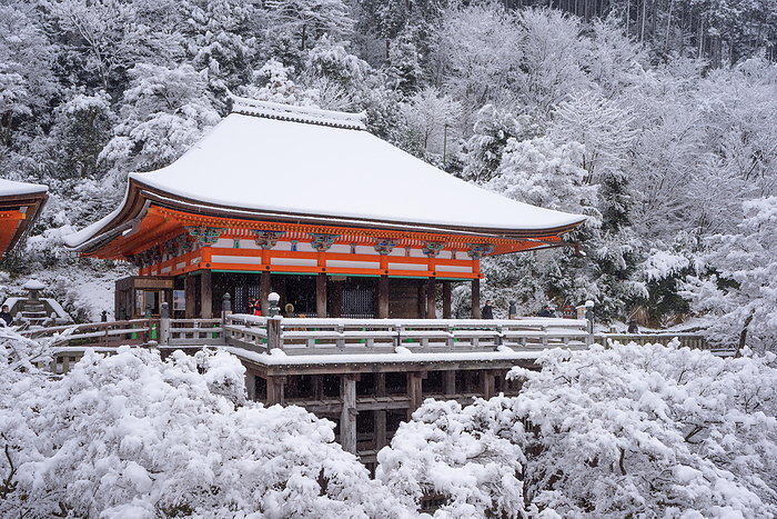 Kiyomizu dera Temple Snow scene Higashiyama, Kyoto World Heritage   Cultural Properties of Ancient Kyoto Japanese Heritage: A Journey of 1300 Years of Japanese Life: Pilgrimage to the 33 Kannon Temples in the Western Province of Japan Okuno in Temple seen from the stage of Kiyomizu 